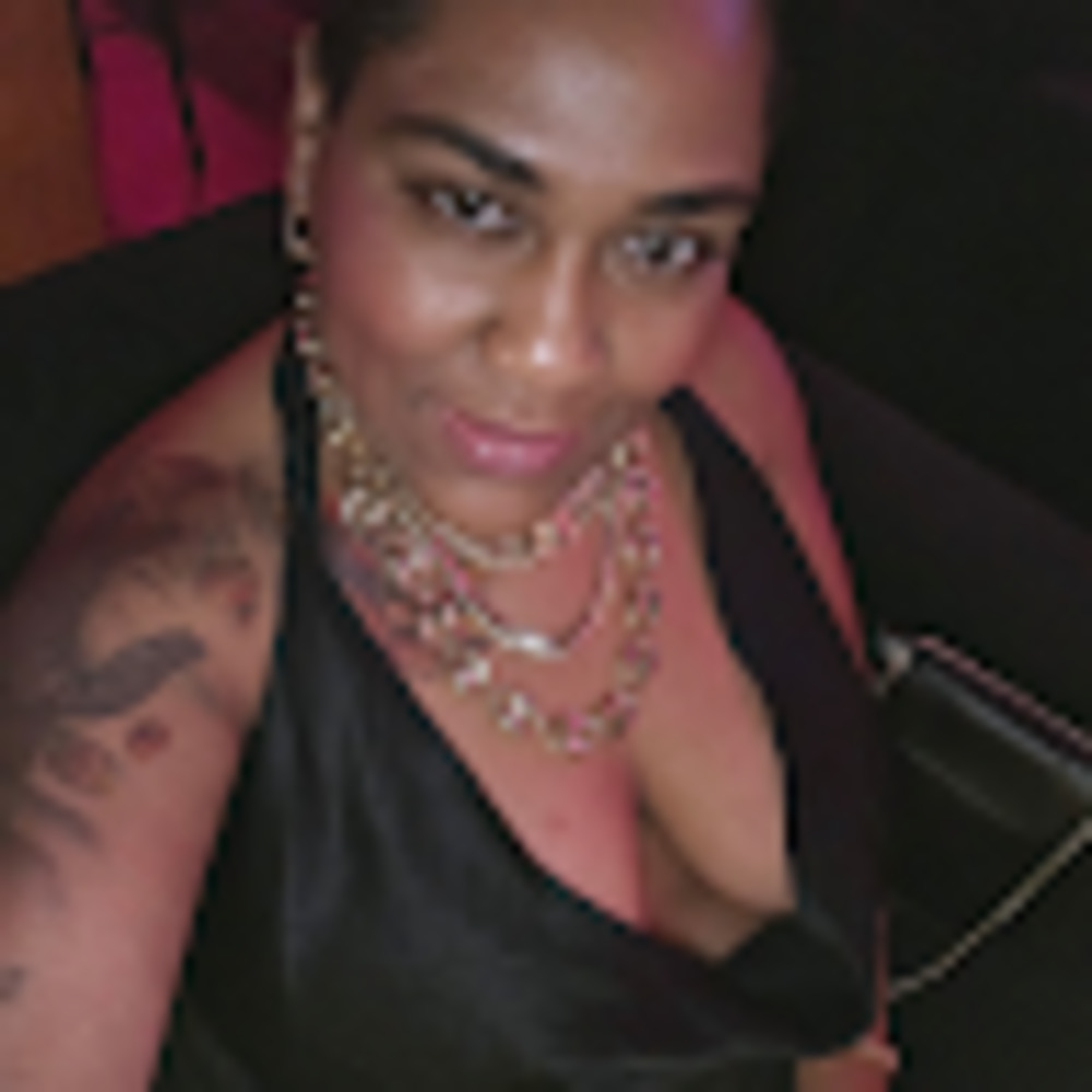 Meet your Posher, Adia